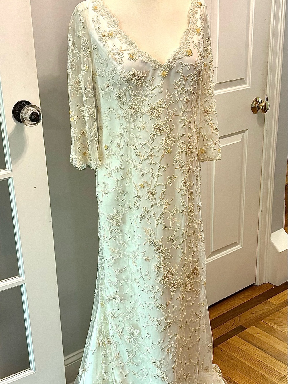 BEAUTIFUL ❤️ Ivory Beaded Lace Gown with 3/4 Sheer Sleeves ❤️